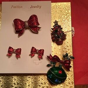 Fashion Jewelry Red and Green Festive Brooch Set X - Mas Bundle #3